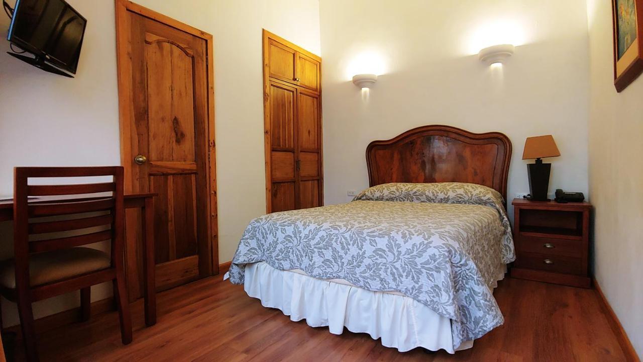 Casa Montalvo Bed & Breakfast Bed & Breakfast Cuenca Exterior photo