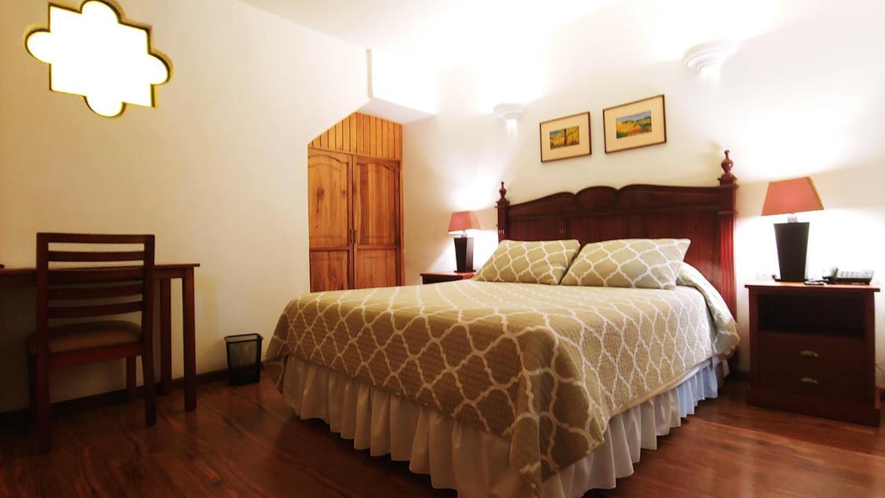 Casa Montalvo Bed & Breakfast Bed & Breakfast Cuenca Exterior photo