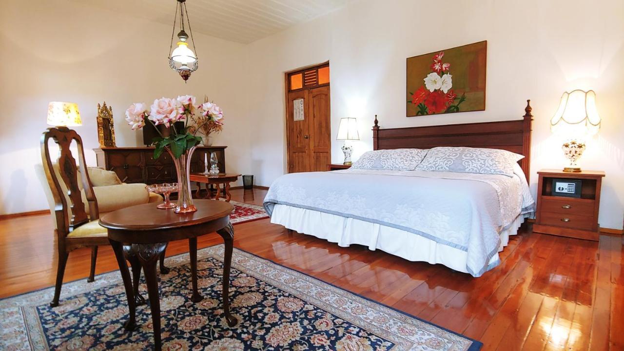 Casa Montalvo Bed & Breakfast Bed & Breakfast Cuenca Exterior photo