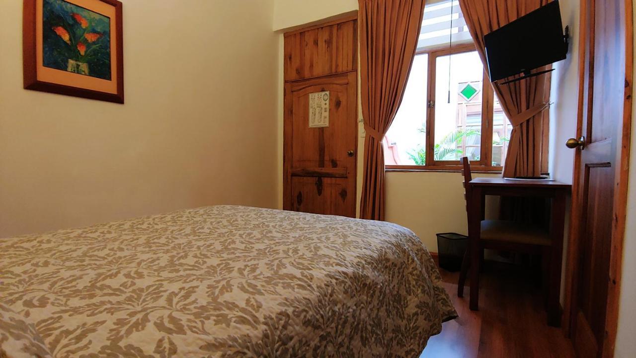 Casa Montalvo Bed & Breakfast Bed & Breakfast Cuenca Exterior photo