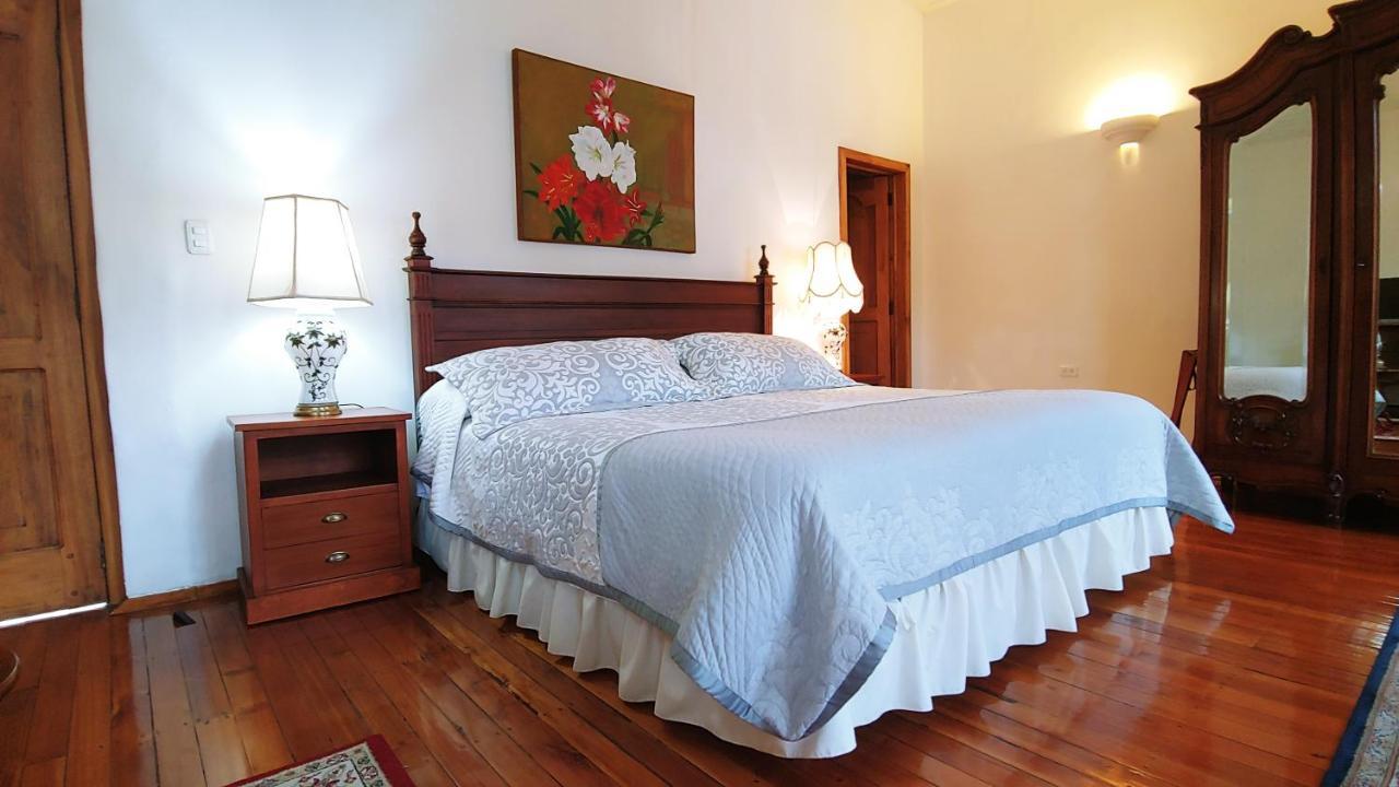 Casa Montalvo Bed & Breakfast Bed & Breakfast Cuenca Exterior photo