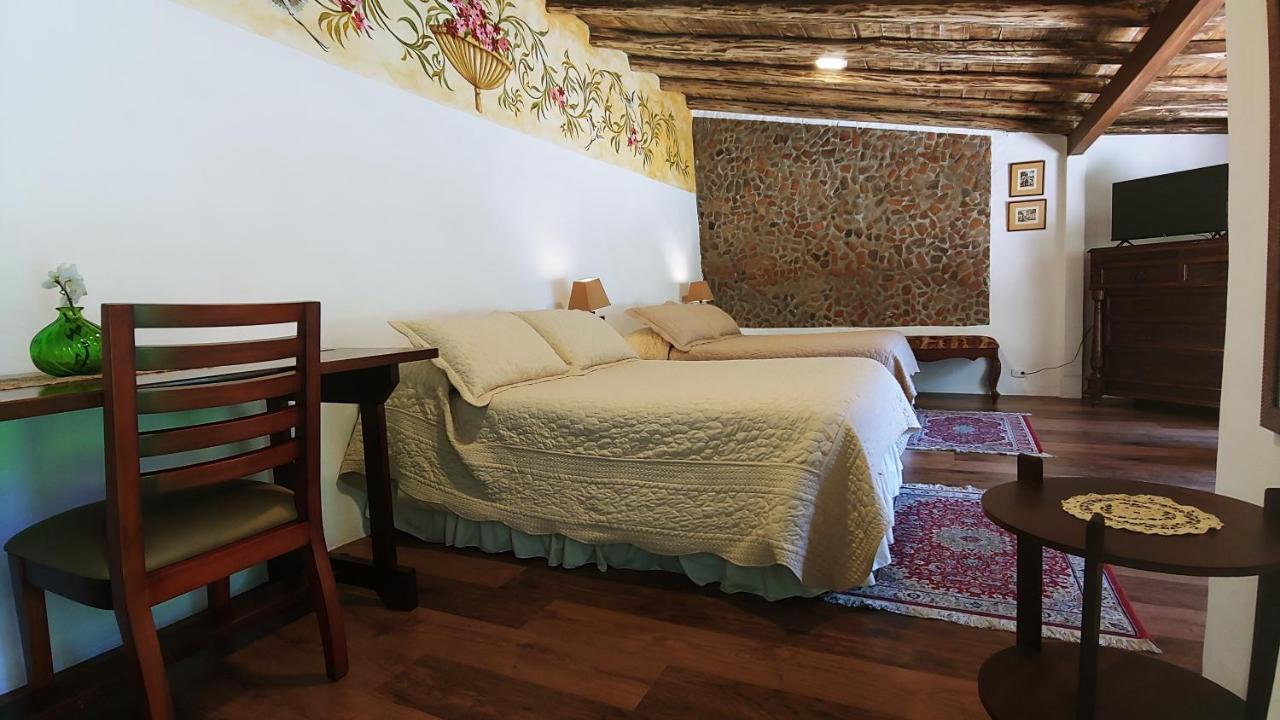 Casa Montalvo Bed & Breakfast Bed & Breakfast Cuenca Exterior photo